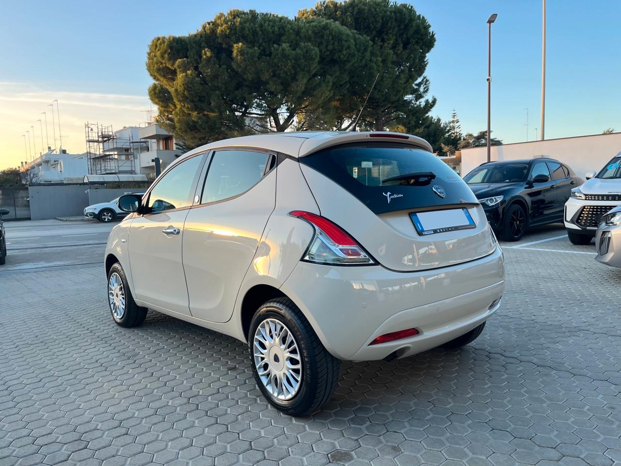 Lancia Ypsilon 0.9 TwinAir 85 CV 5 porte Metano Ecochic Gold