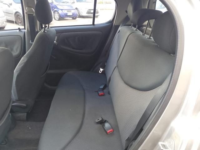 TOYOTA Yaris 1.0i 16V cat 5 porte Sol