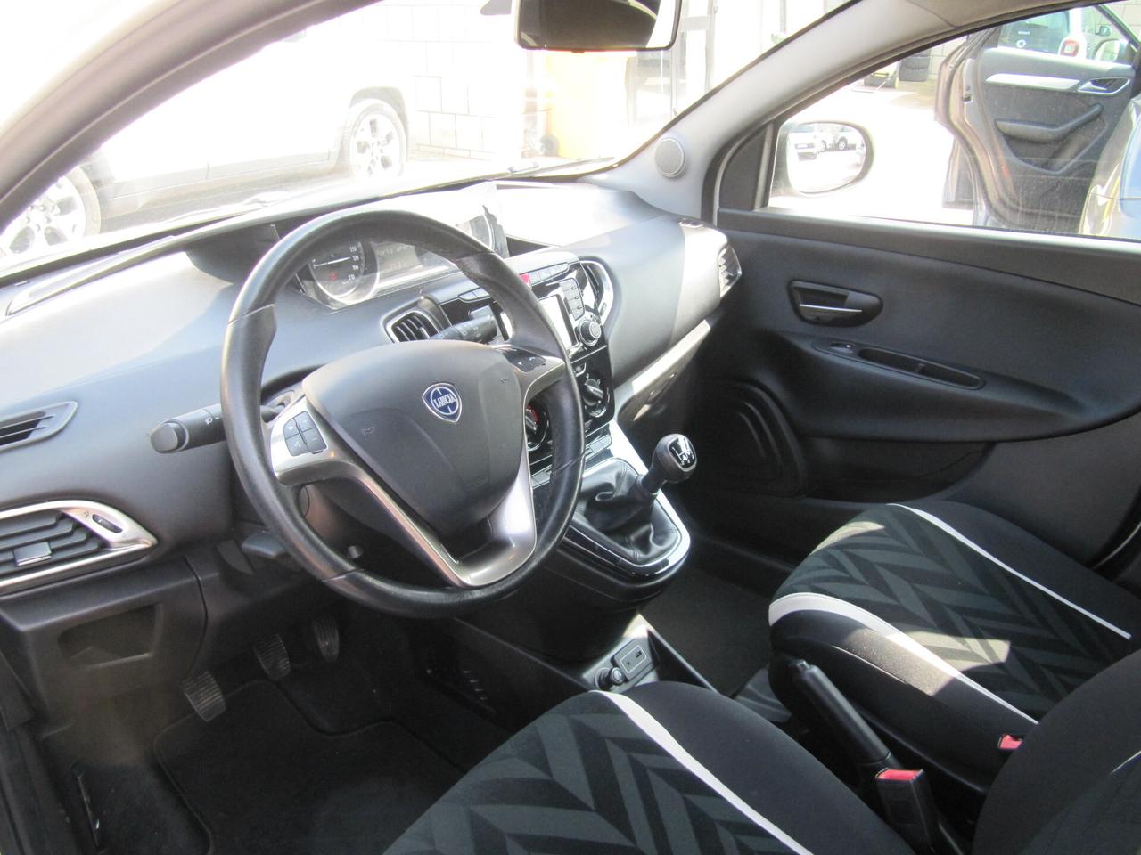 Lancia Ypsilon 1.3 MJT 16V 95 CV 5 porte S&S Silver