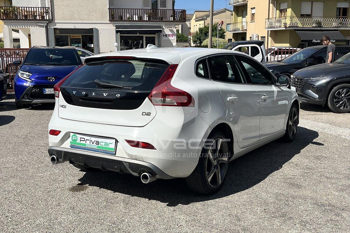 VOLVO V40 D2 R-design Kinetic