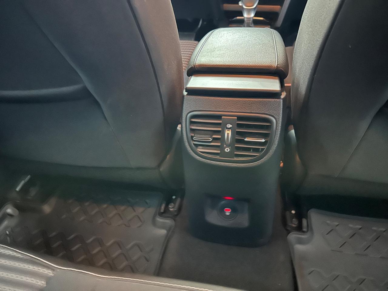 Kia Ceed 1.6 CRDi 136 CV MHEV DCT SW Business