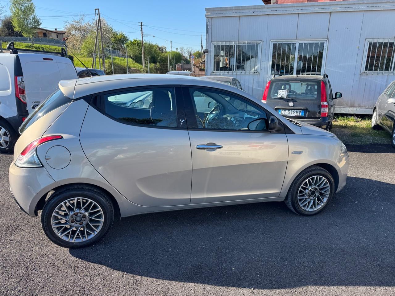 Lancia Ypsilon 1.2 69 CV 5 porte S&S Platinum NEOPATENTATI