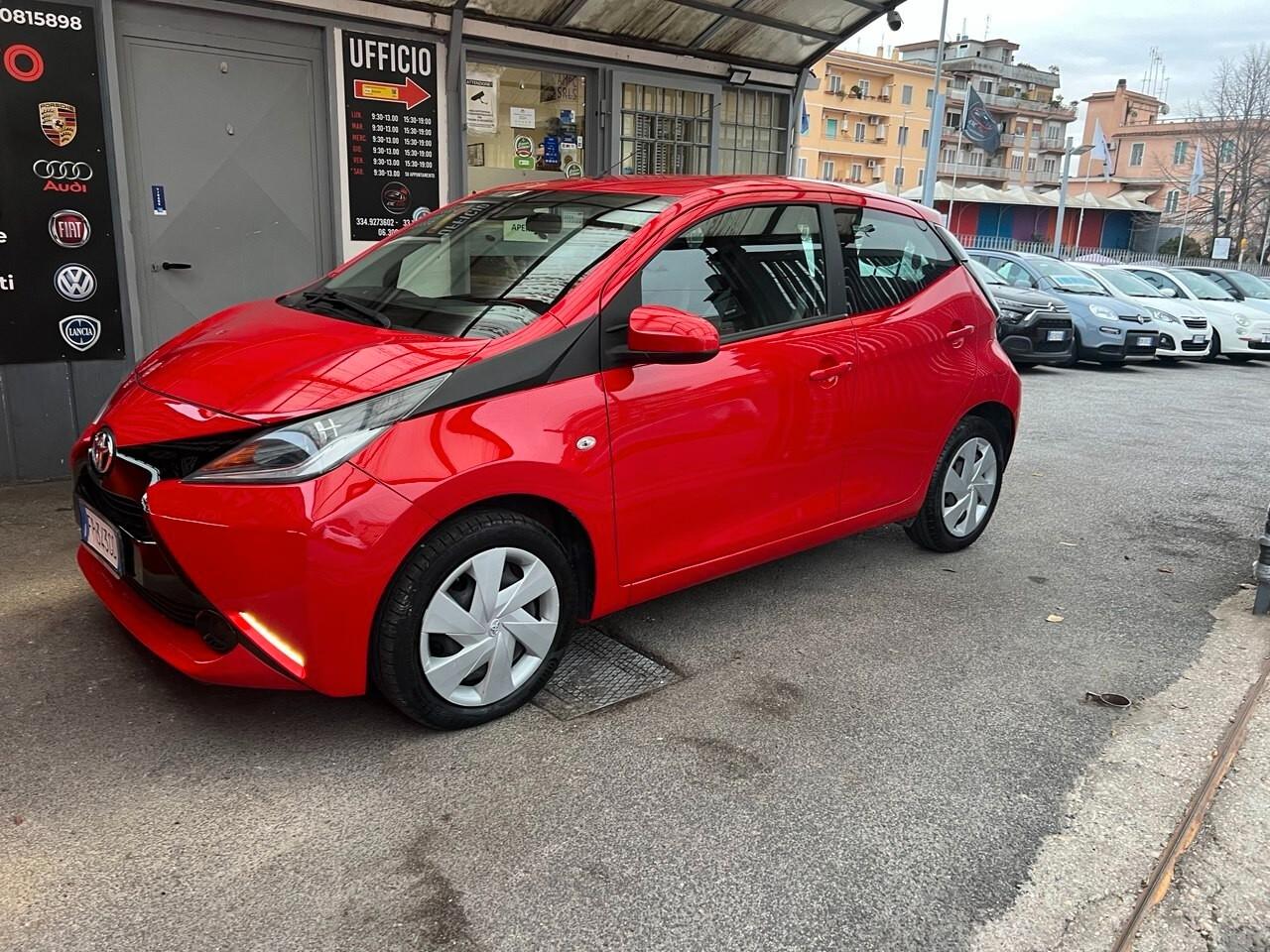 Toyota Aygo 1.0 VVT-i 69 CV 5 porte x-business - KM REALI - EURO6 - PERMUTE