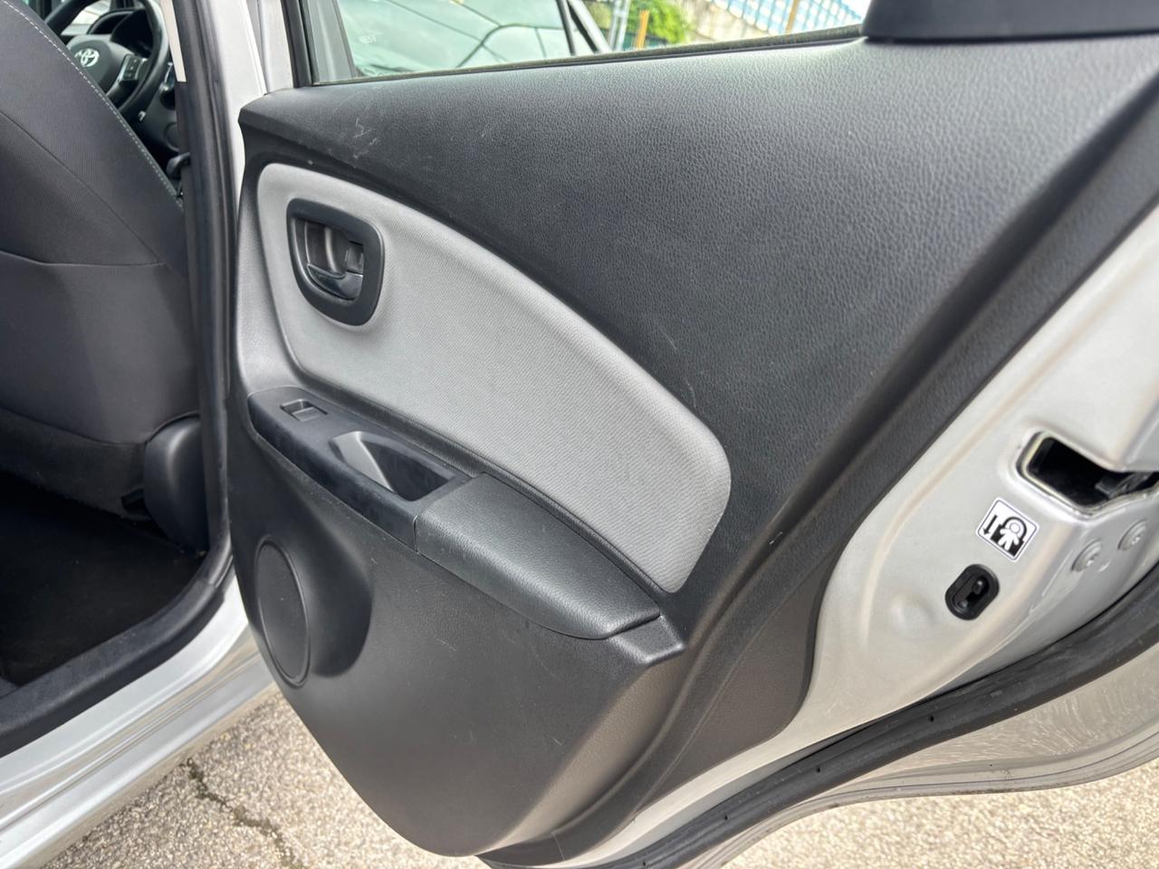 Toyota Yaris 1.5 Hybrid 5 porte Style OK NEOPATENTATI