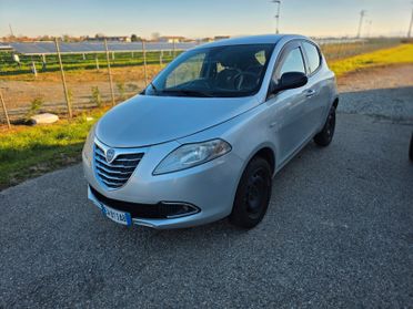 Lancia Ypsilon 0.9 TwinAir 85 CV 5 porte Metano Ecochic Silver