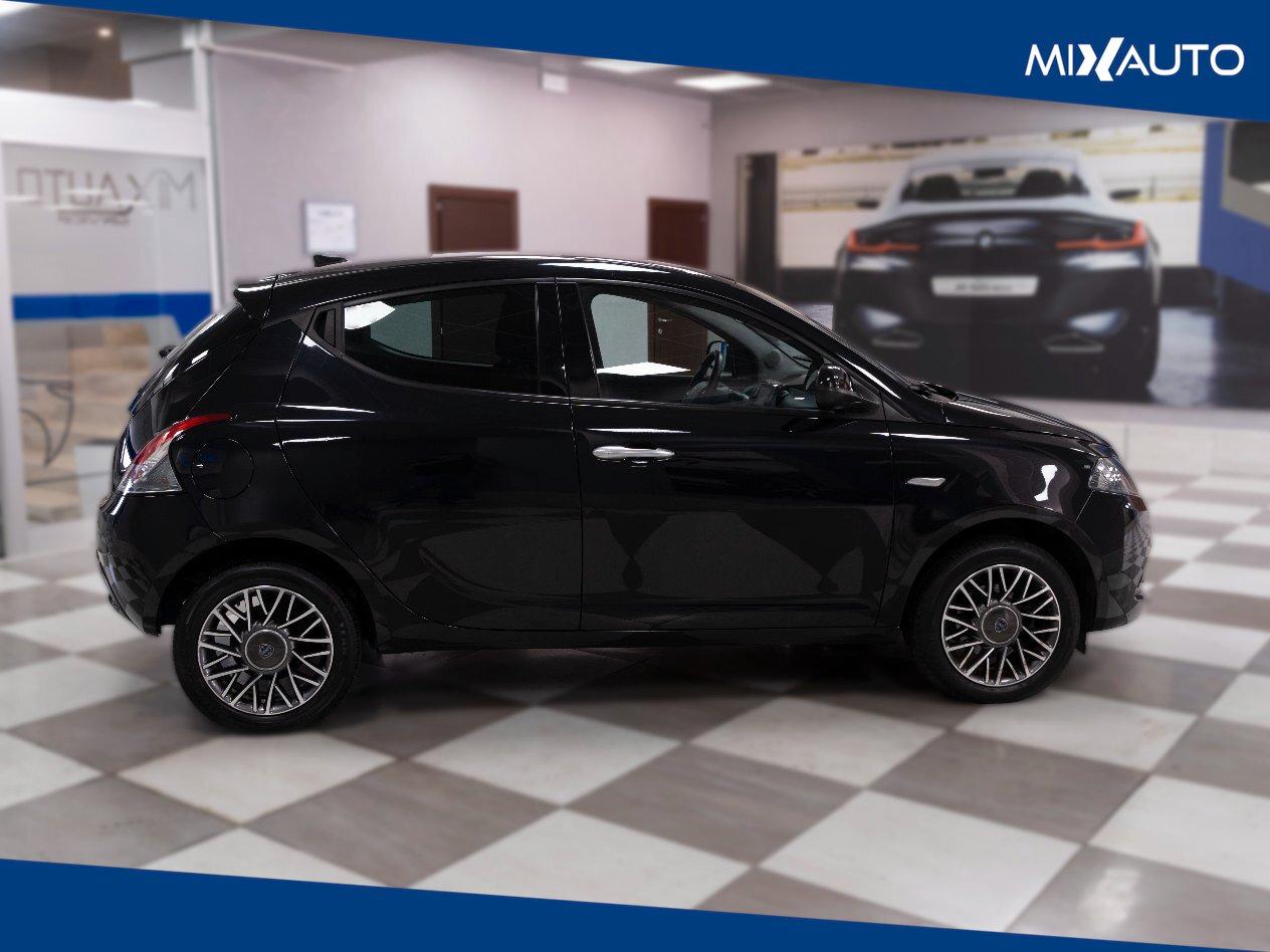 Lancia Ypsilon 1.0 Firefly Hybrid Gold Plus 70CV 5 Porte