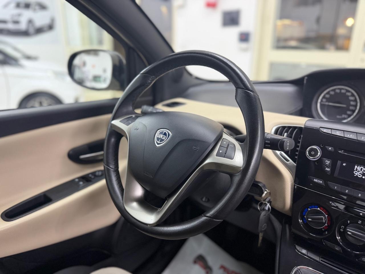 Lancia Ypsilon 1.2 69Cv