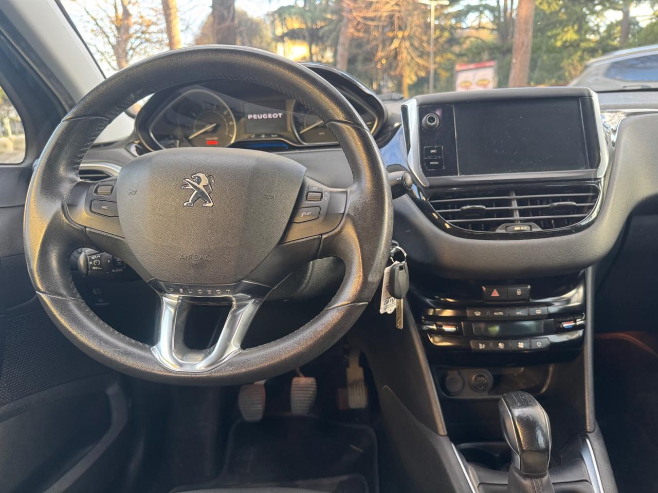 Peugeot 208 5P. 1.2 benz neopaten garanzia 12 mesi