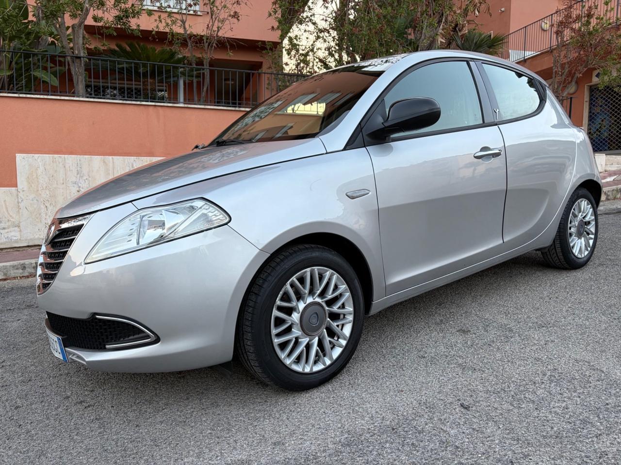 Lancia Ypsilon 1.2 Benz ideale per neopatentati
