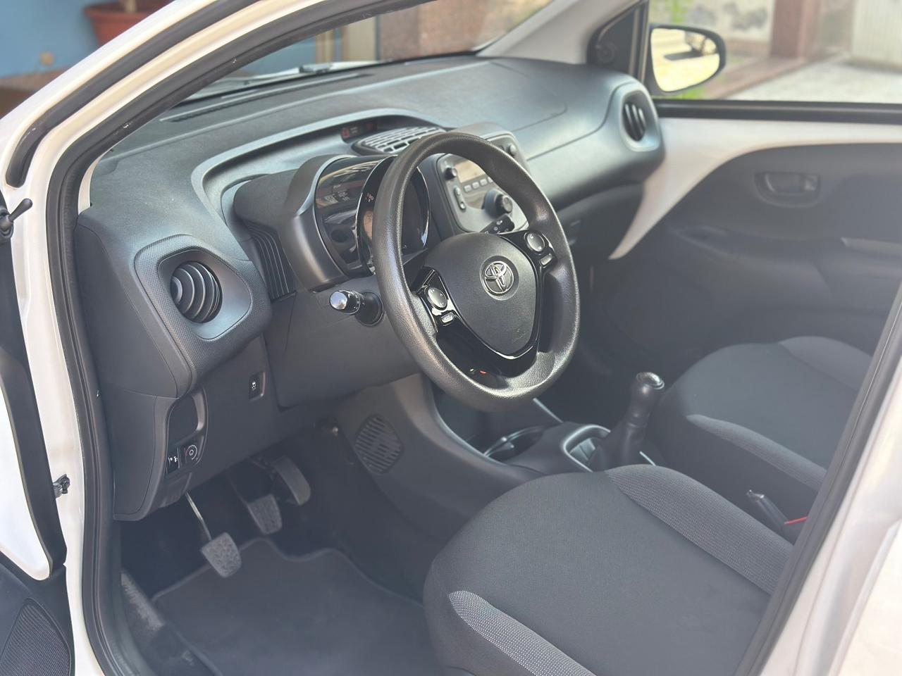 Toyota Aygo Connect 1.0 VVT-i 72 CV 5 porte x-play