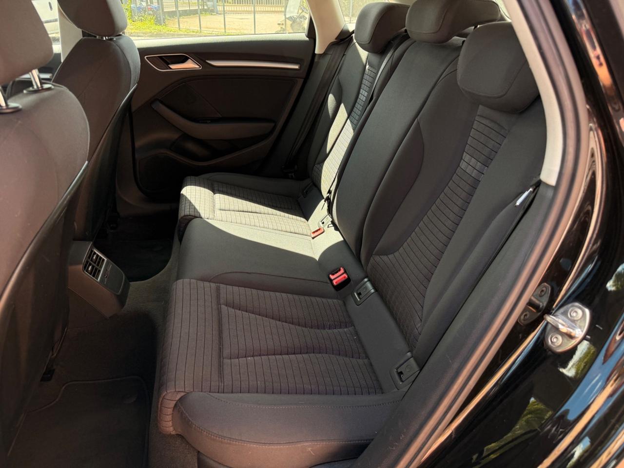 Audi A3 1.6 TDI clean diesel S tronic Ambition