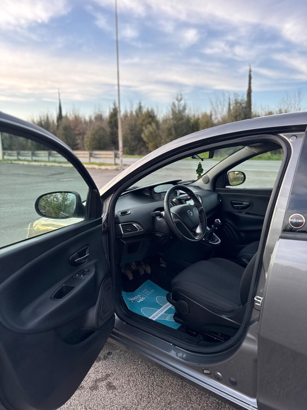 Lancia Ypsilon 1.2 69 CV 5 porte GPL Ecochic Gold