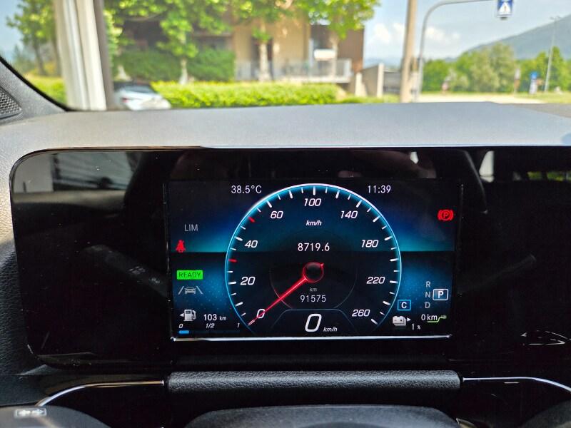 MERCEDES GLA (H247) GLA 250 e hybrid E...