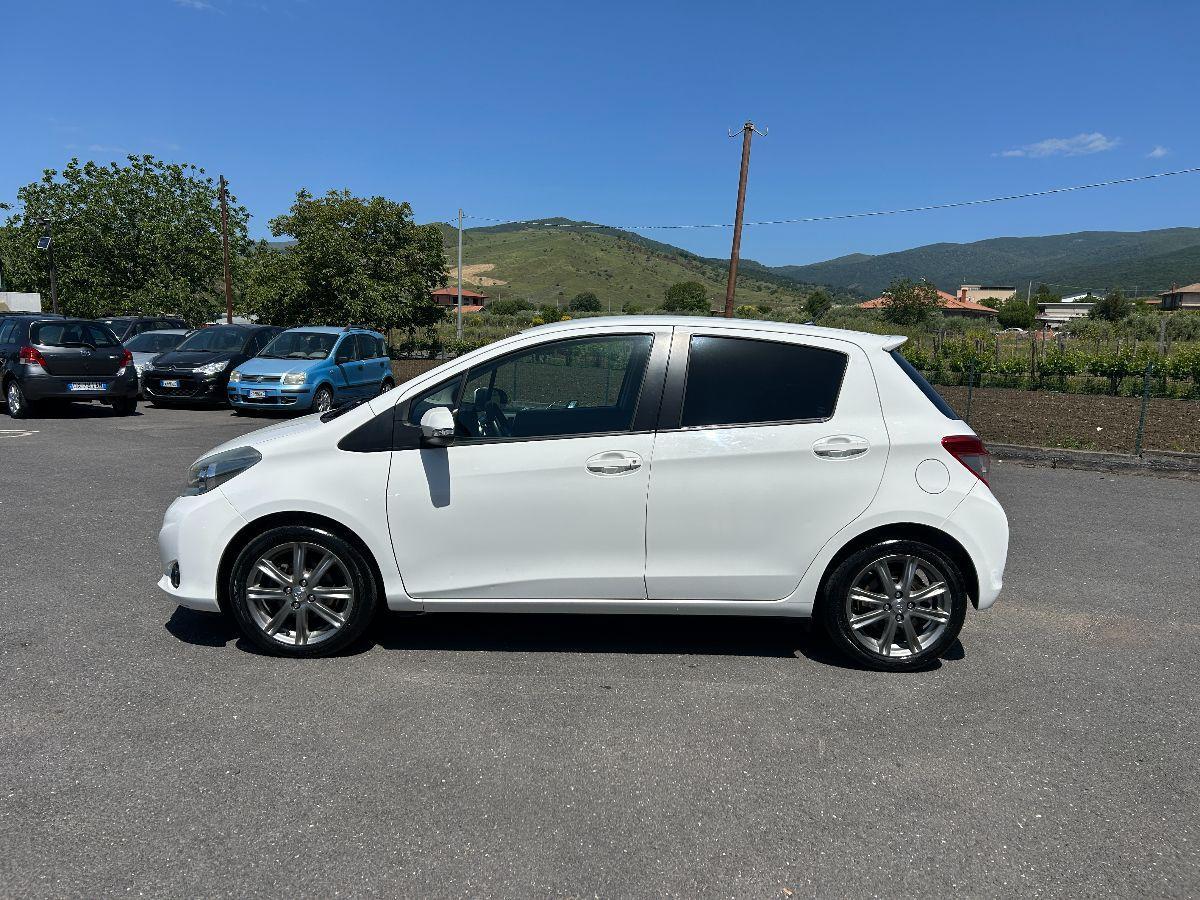 TOYOTA - Yaris - 1.4 D-4D 5p. Lounge NAVI TELECAMERA