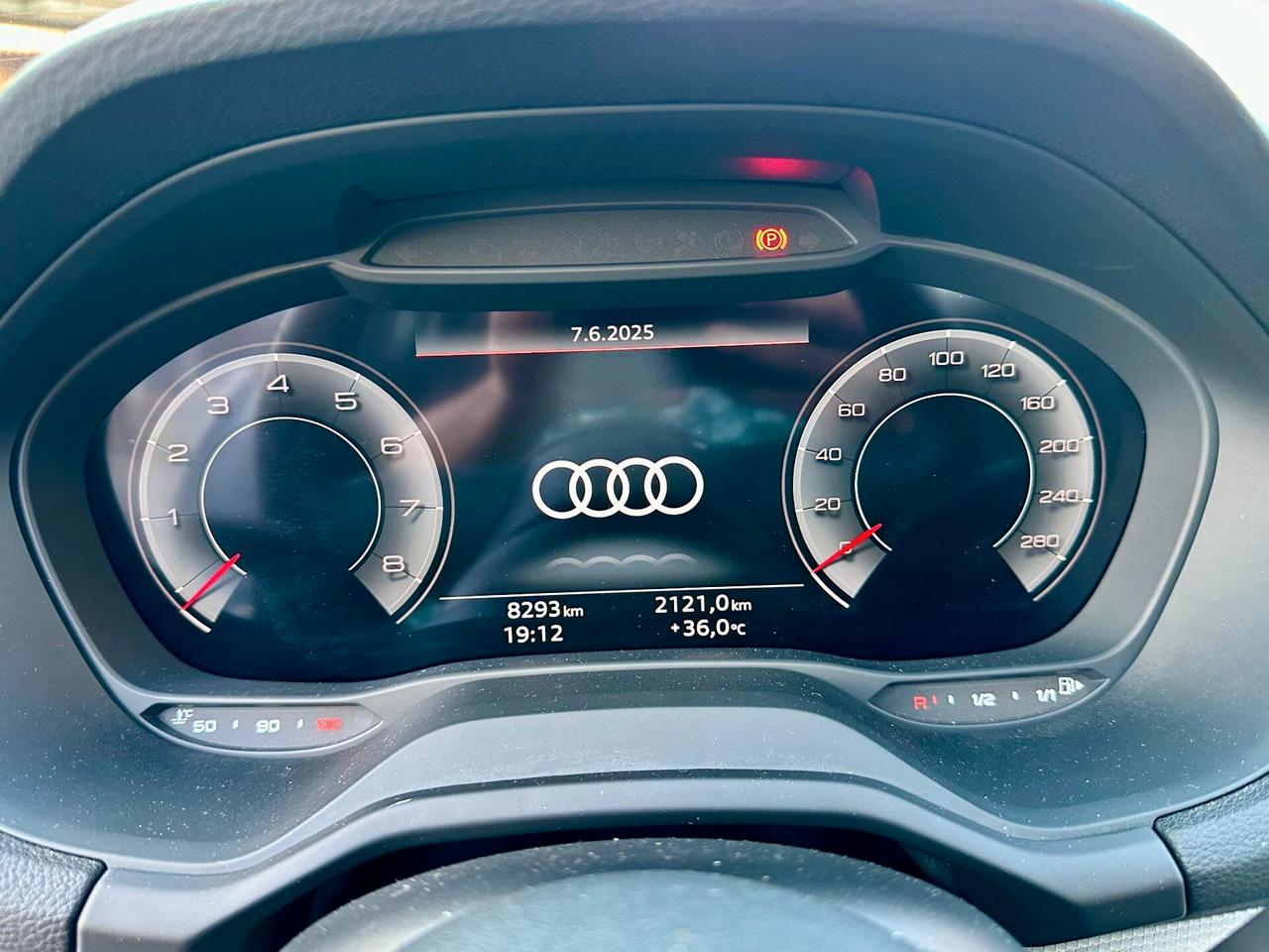 Audi Q2 30 TFSI Business Advanced