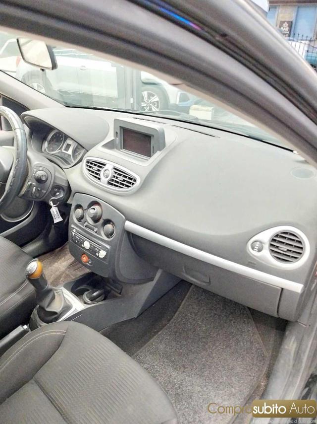 RENAULT Clio 1.2 16V SporTour Confort
