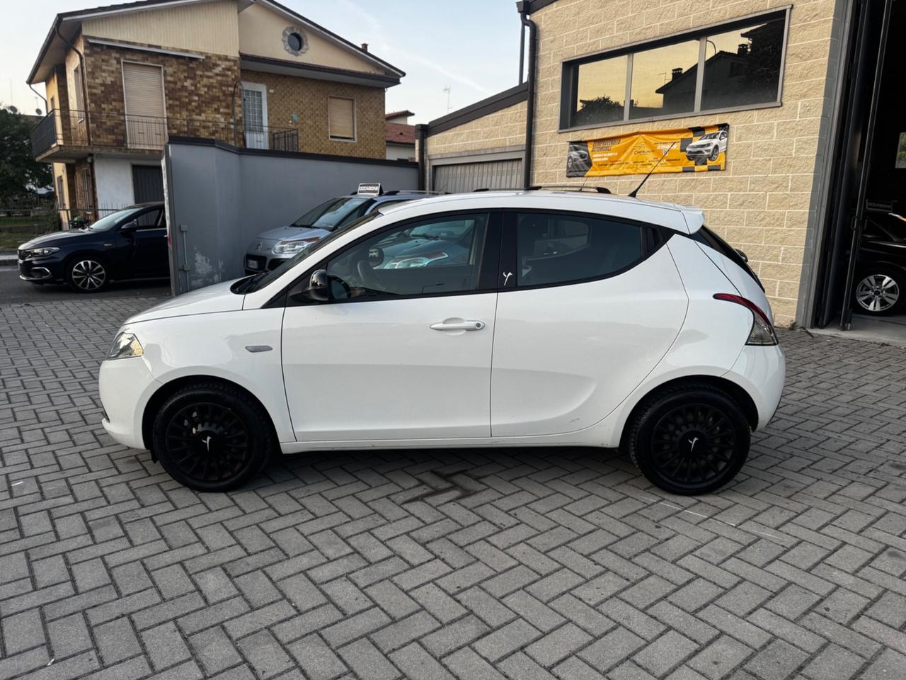 Lancia Ypsilon 1.2 69 CV 5 porte GPL Ecochic Gold