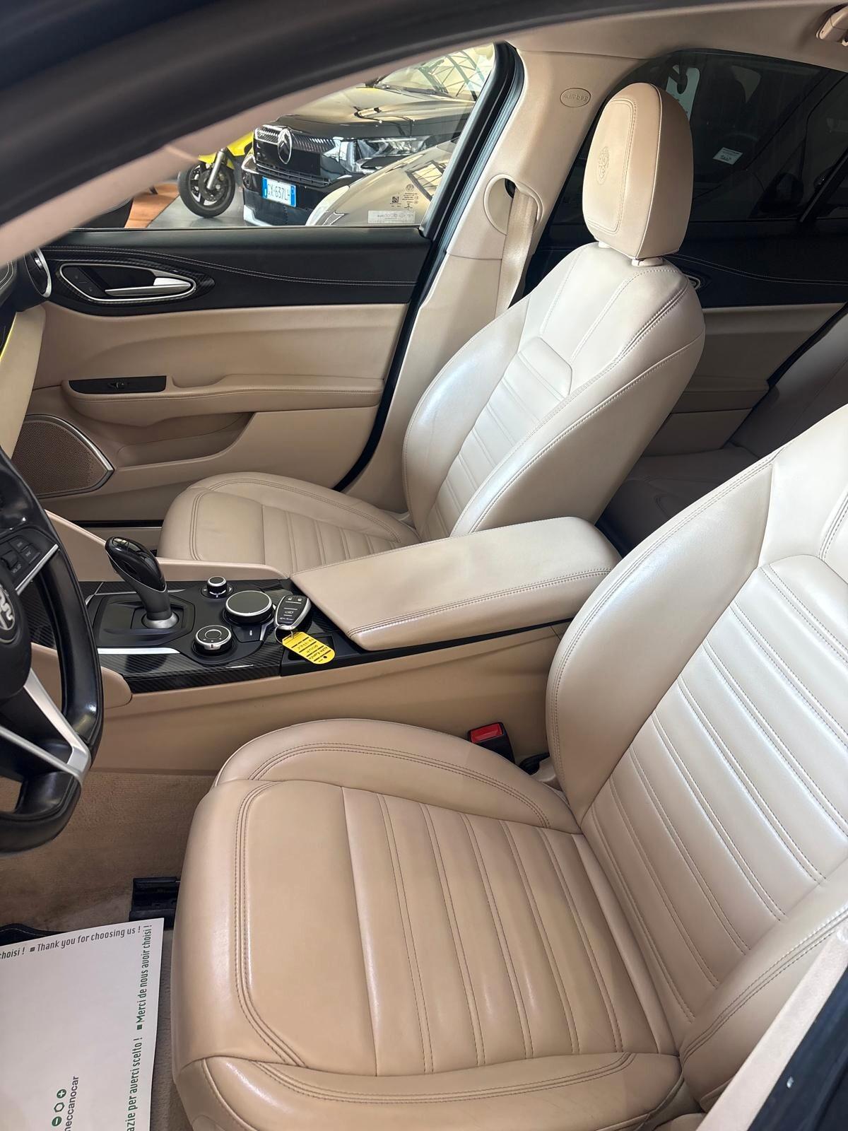 Alfa Romeo Giulia 2.2 Turbodiesel 210 CV AT8 AWD Q4 Veloce