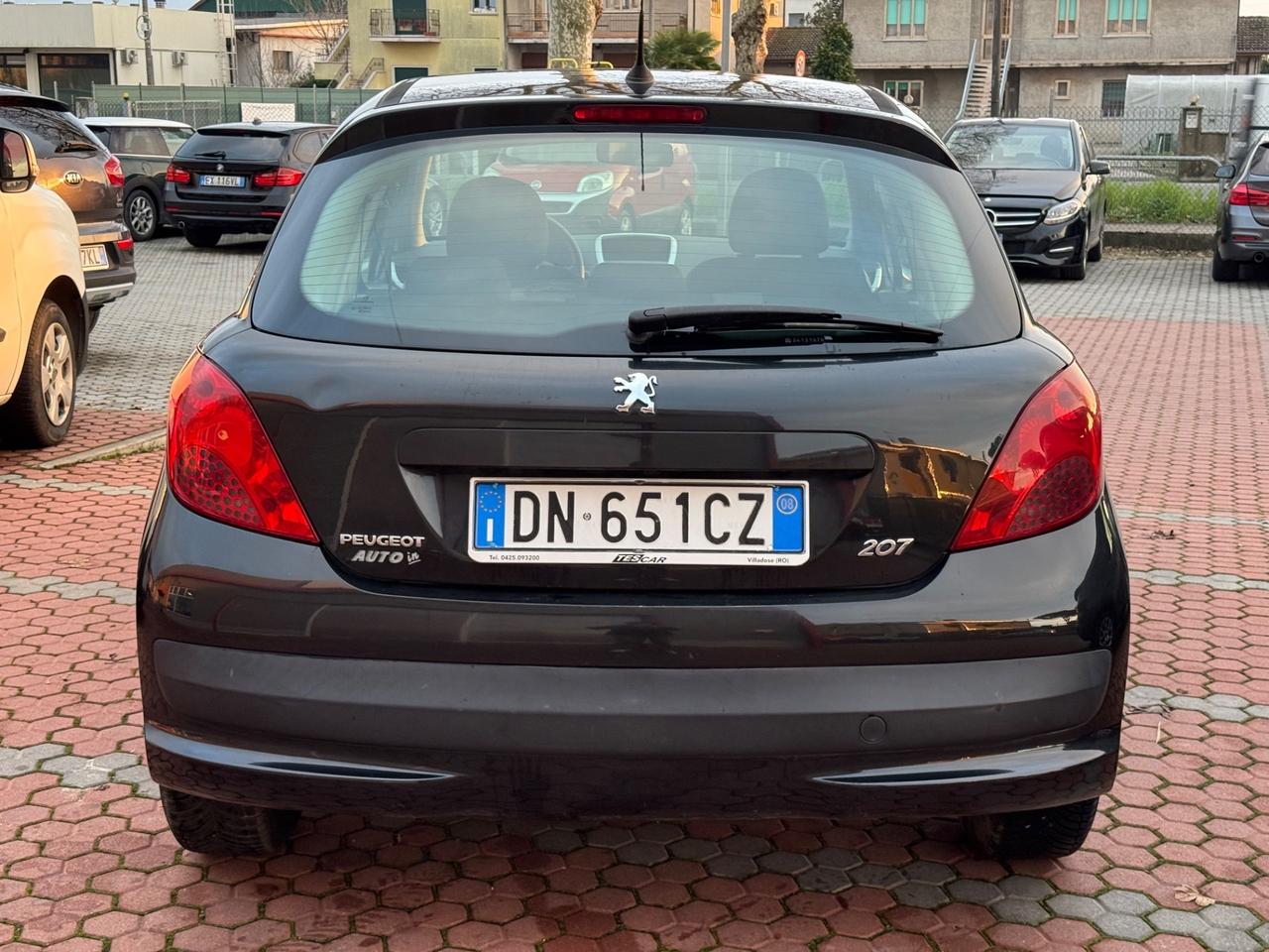 Peugeot 207 1.4 HDi 70CV - NEOPATENTATI