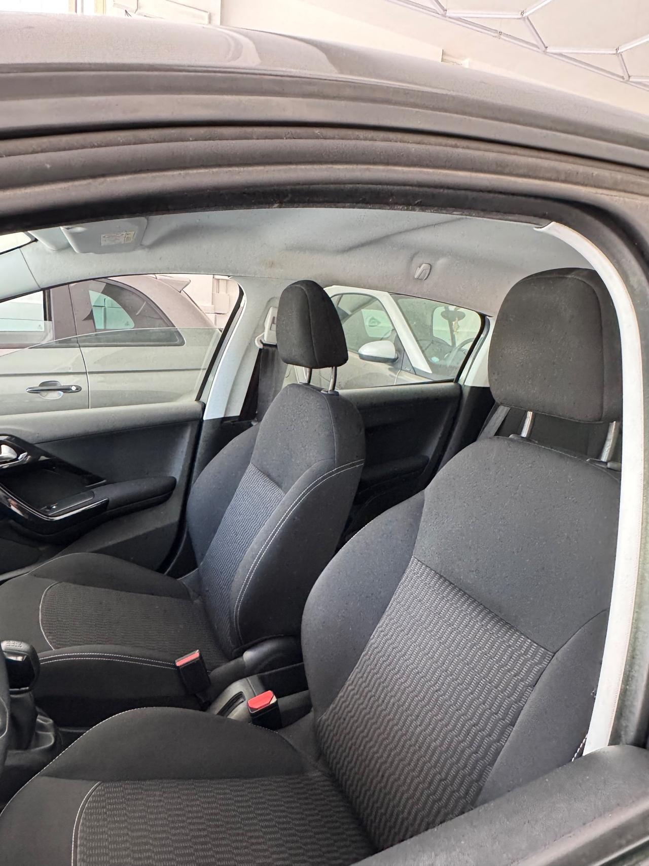 Peugeot 208 PureTech 82 5 porte Allure