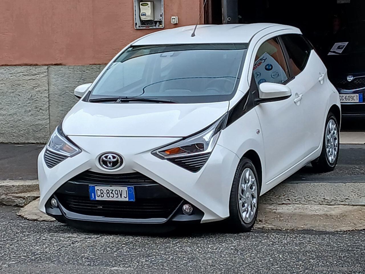 TOYOTA Aygo Connect 1.0 VVT-i 72 CV 5p. x-cool