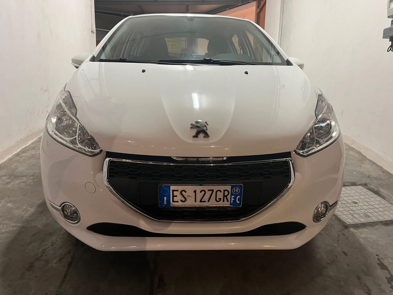 Peugeot 208 1.4 HDi 68 CV 5 porte Allure