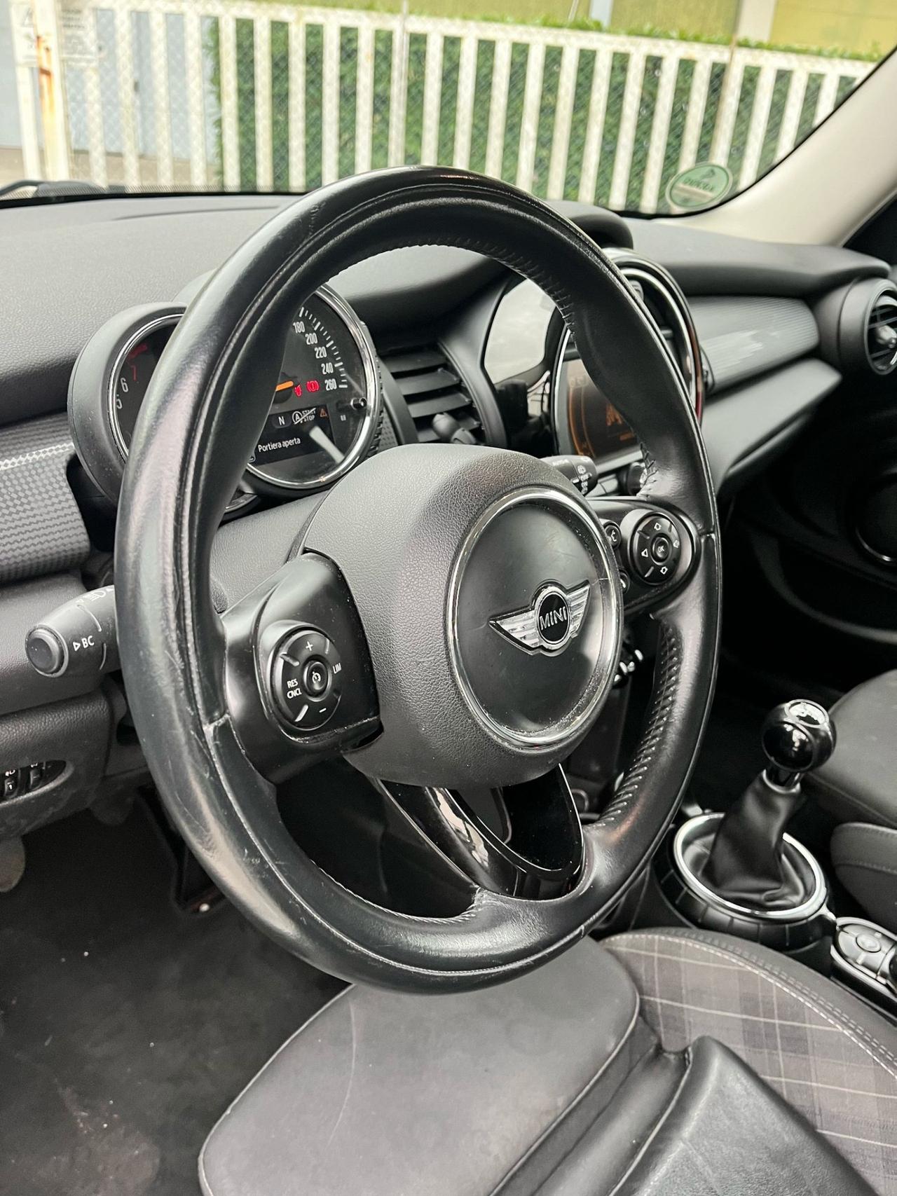 Mini Mini 1.5 Cooper 5 porte Neopatentati