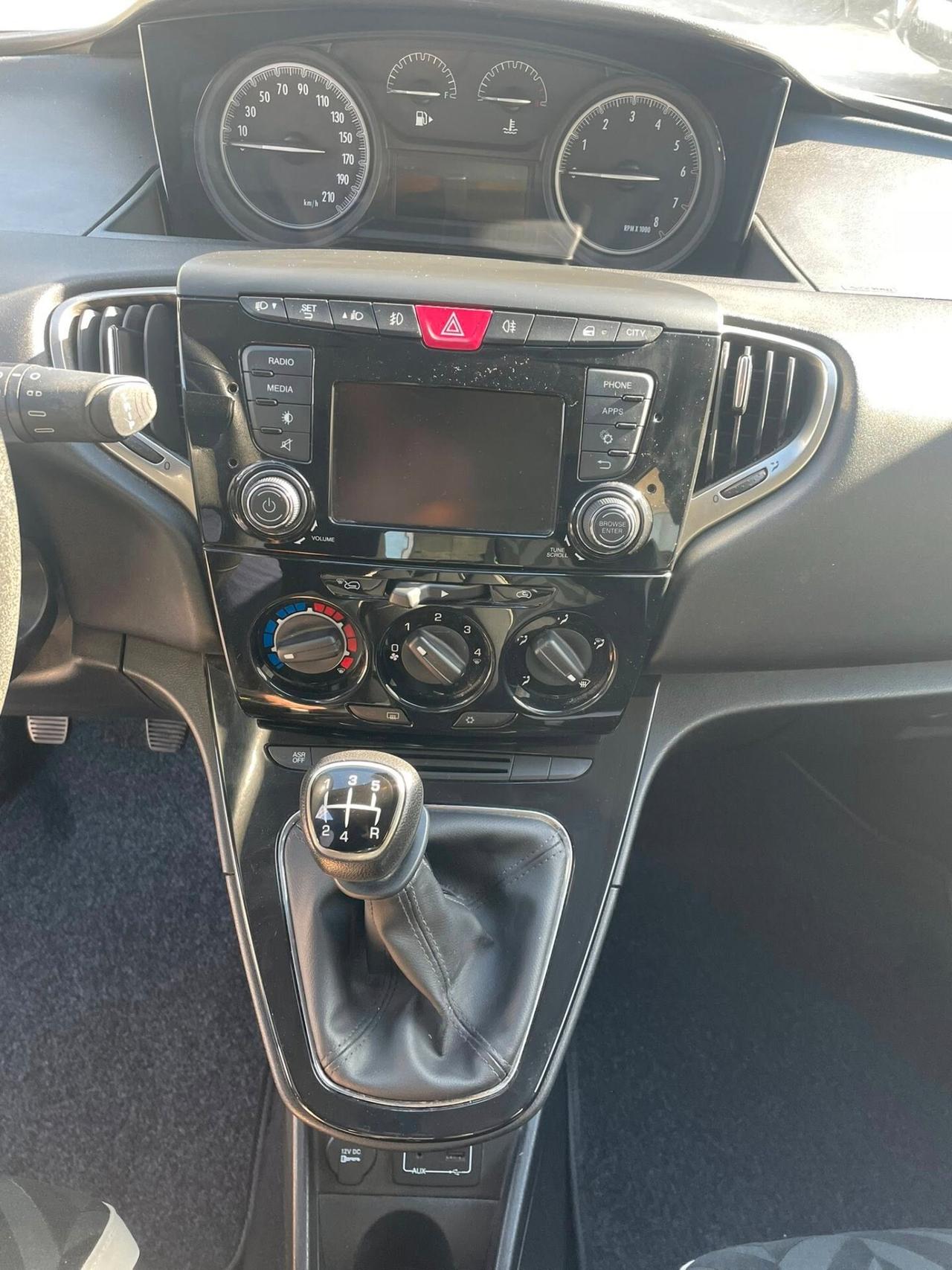 Lancia Ypsilon 1.2 69 CV 5 porte Gold