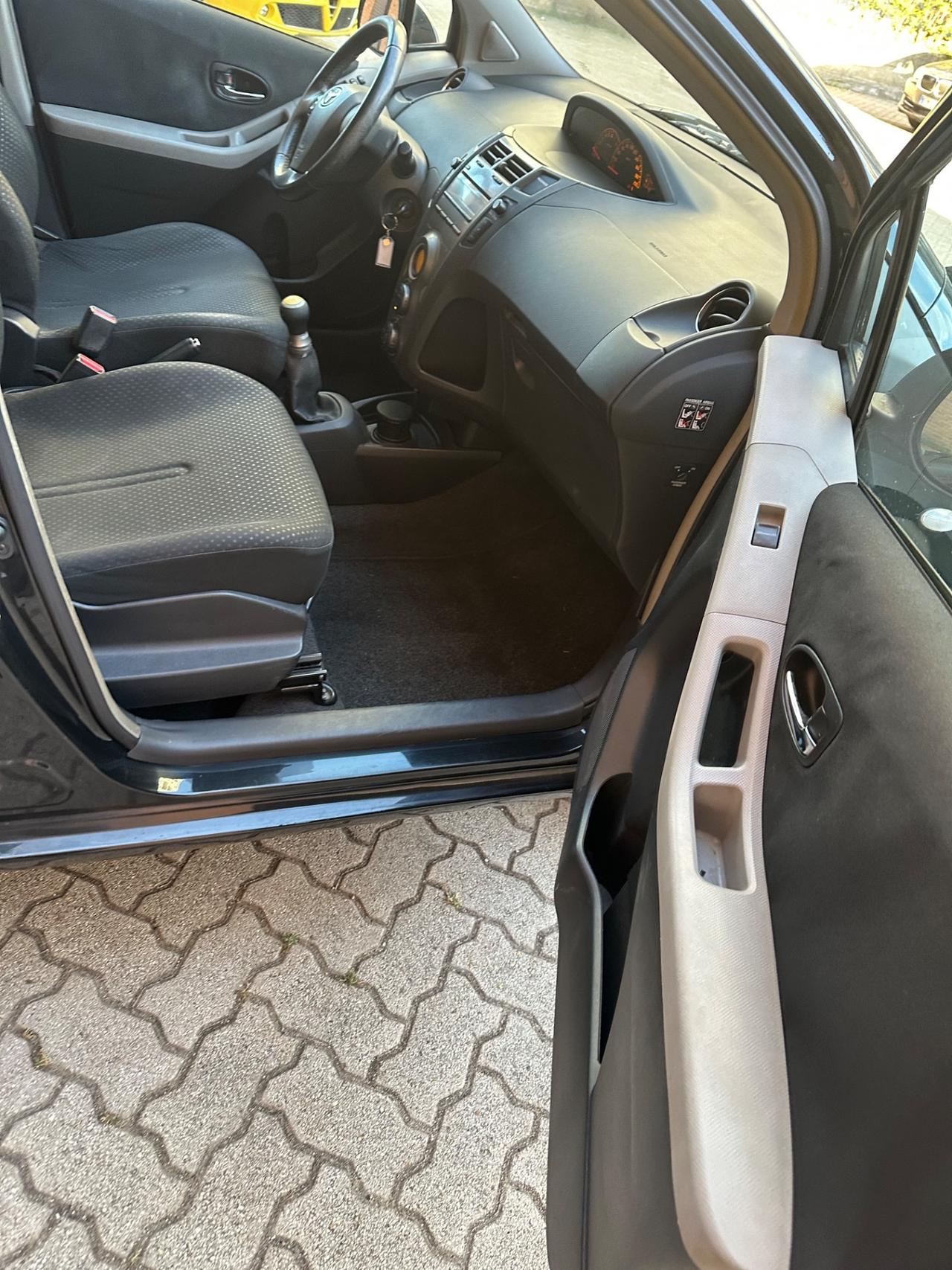 Toyota Yaris 1.0 5 porte Lounge