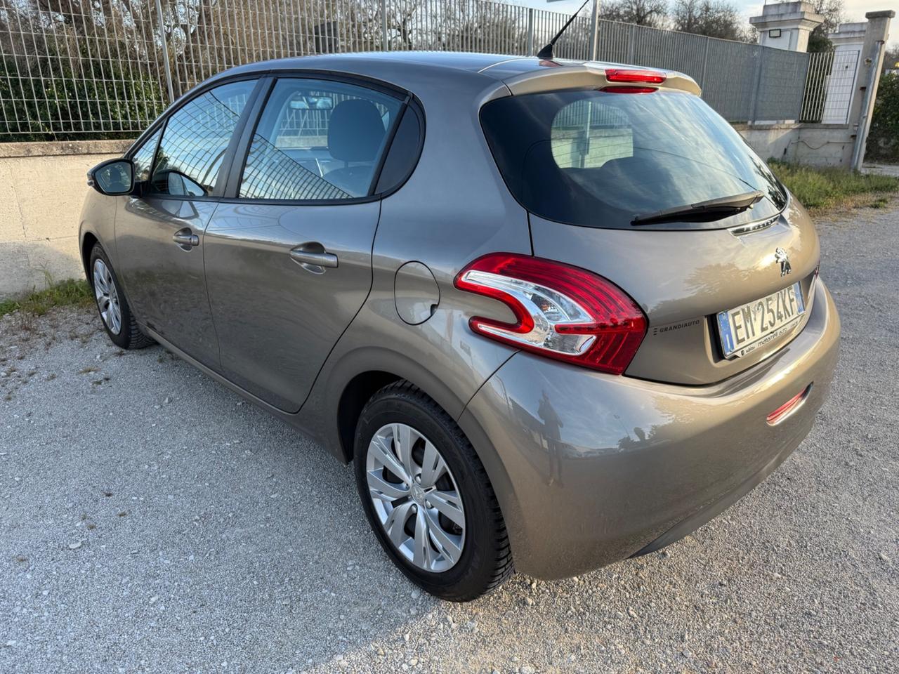 Peugeot 208 1.4 HDi 68 CV 5 porte Active