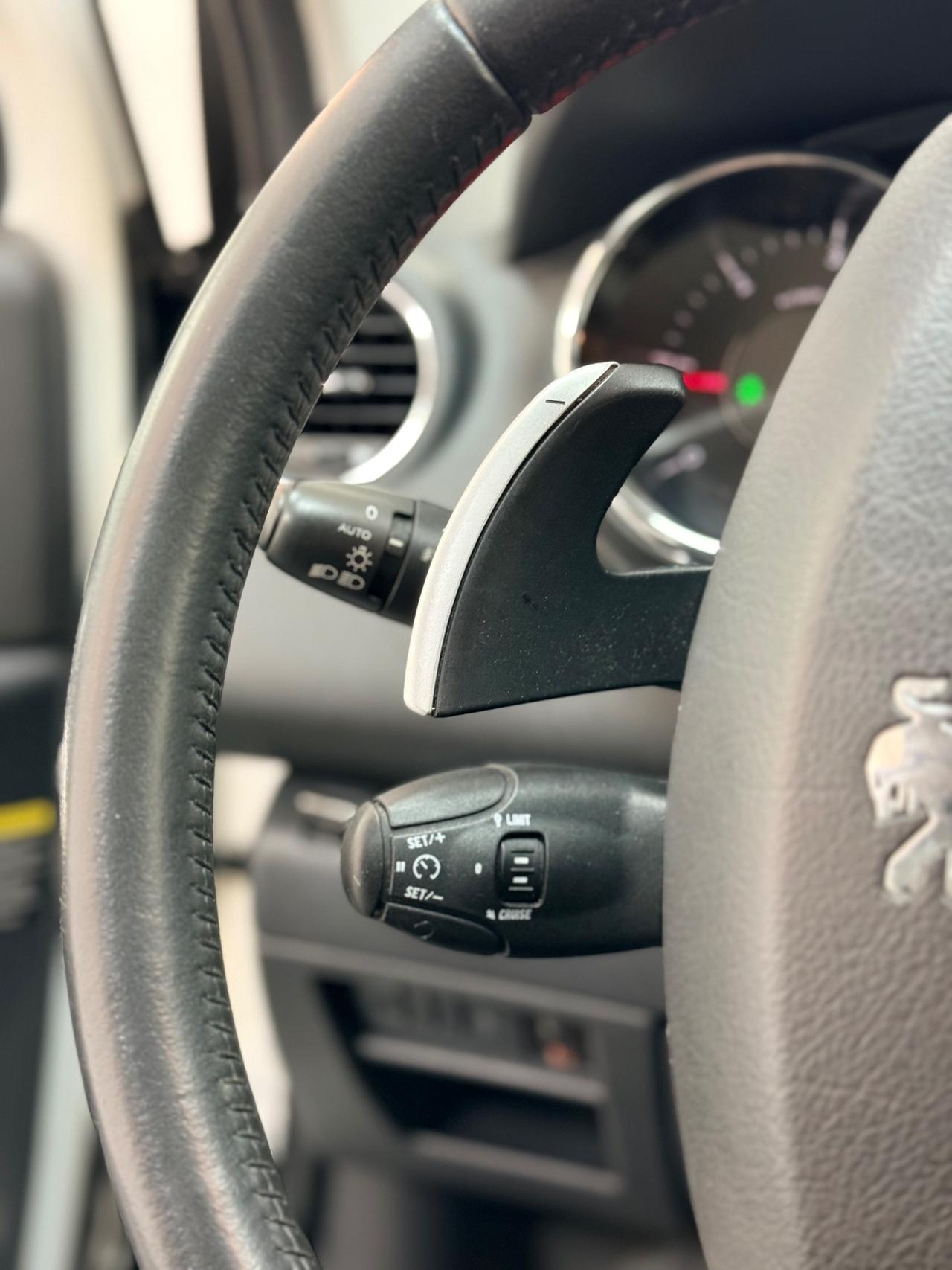 Peugeot 5008 1.6 HDi 112CV cambio robotizzato Féline 05/2011 Euro 5 Neopatentati