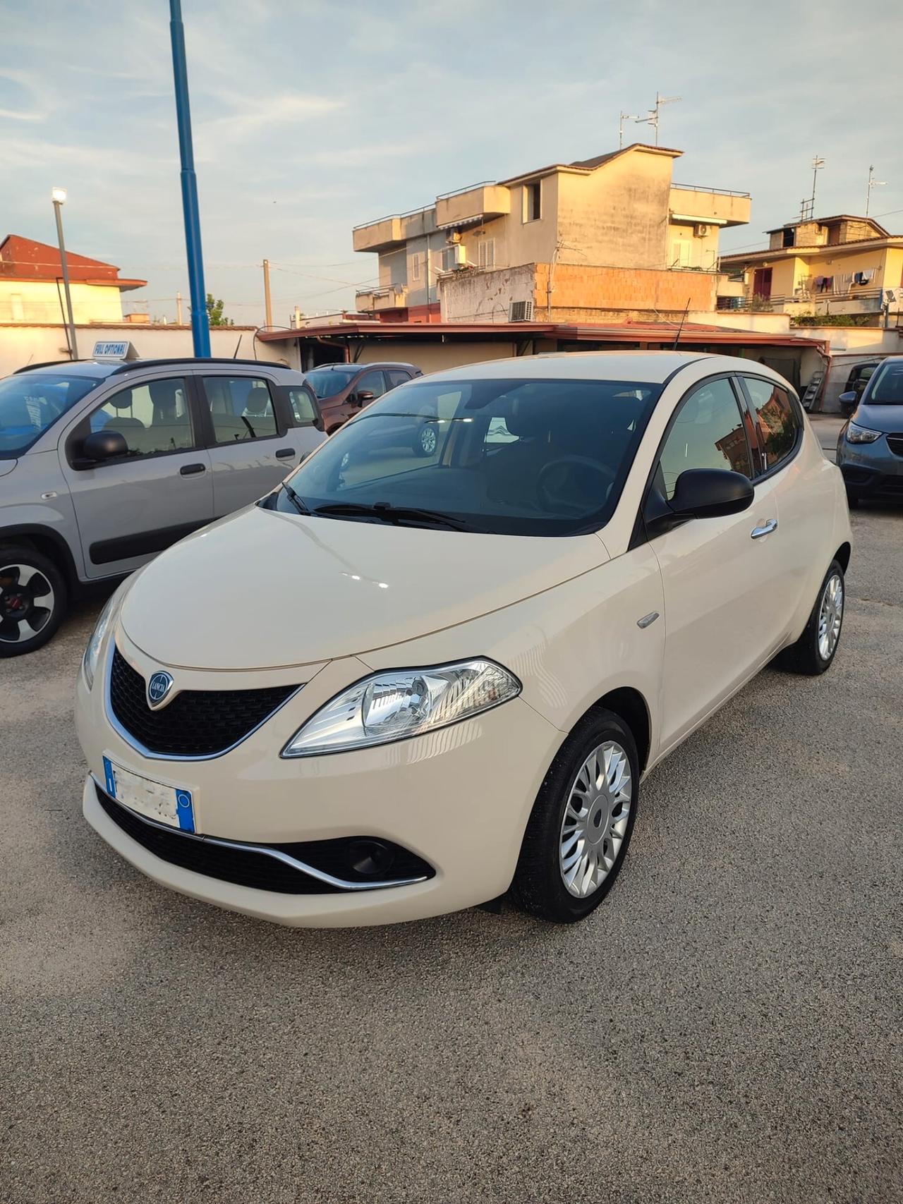 Lancia Ypsilon 1.3 MJT 16V 95 CV 5 porte S&S Silver