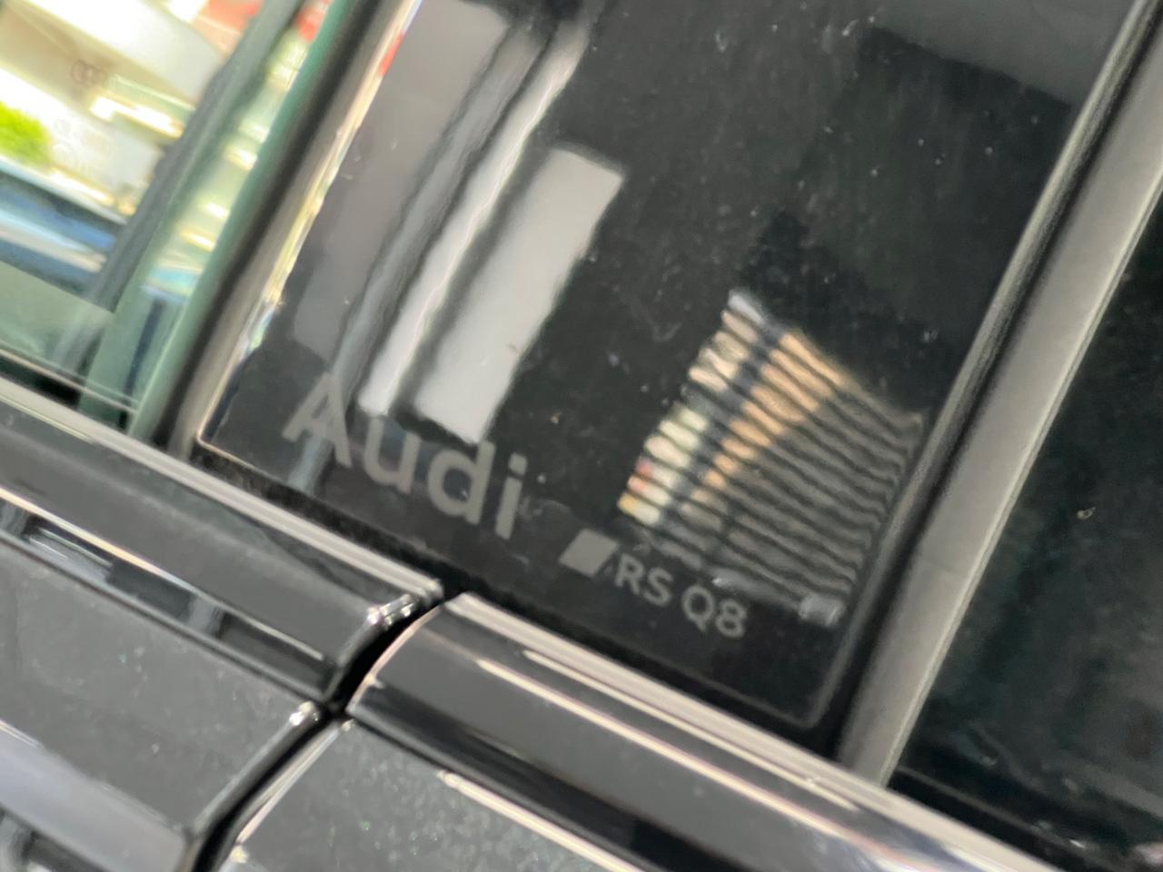 Audi Q8 RS TFSI V8 quattro tiptronic
