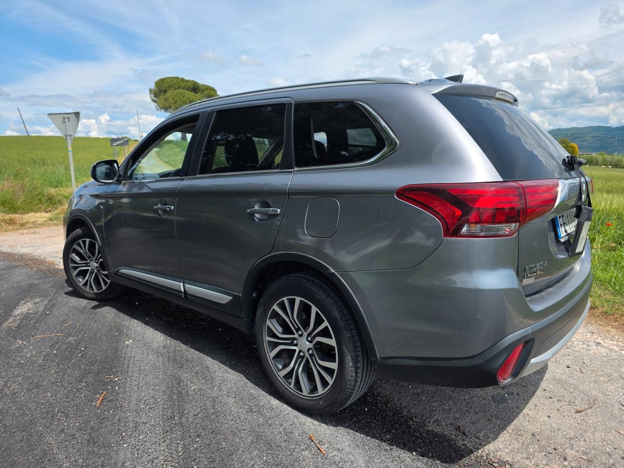 Mitsubishi Outlander 2.2 DI-D 4WD Instyle 7p."AUTOCARRO 4 POSTI"