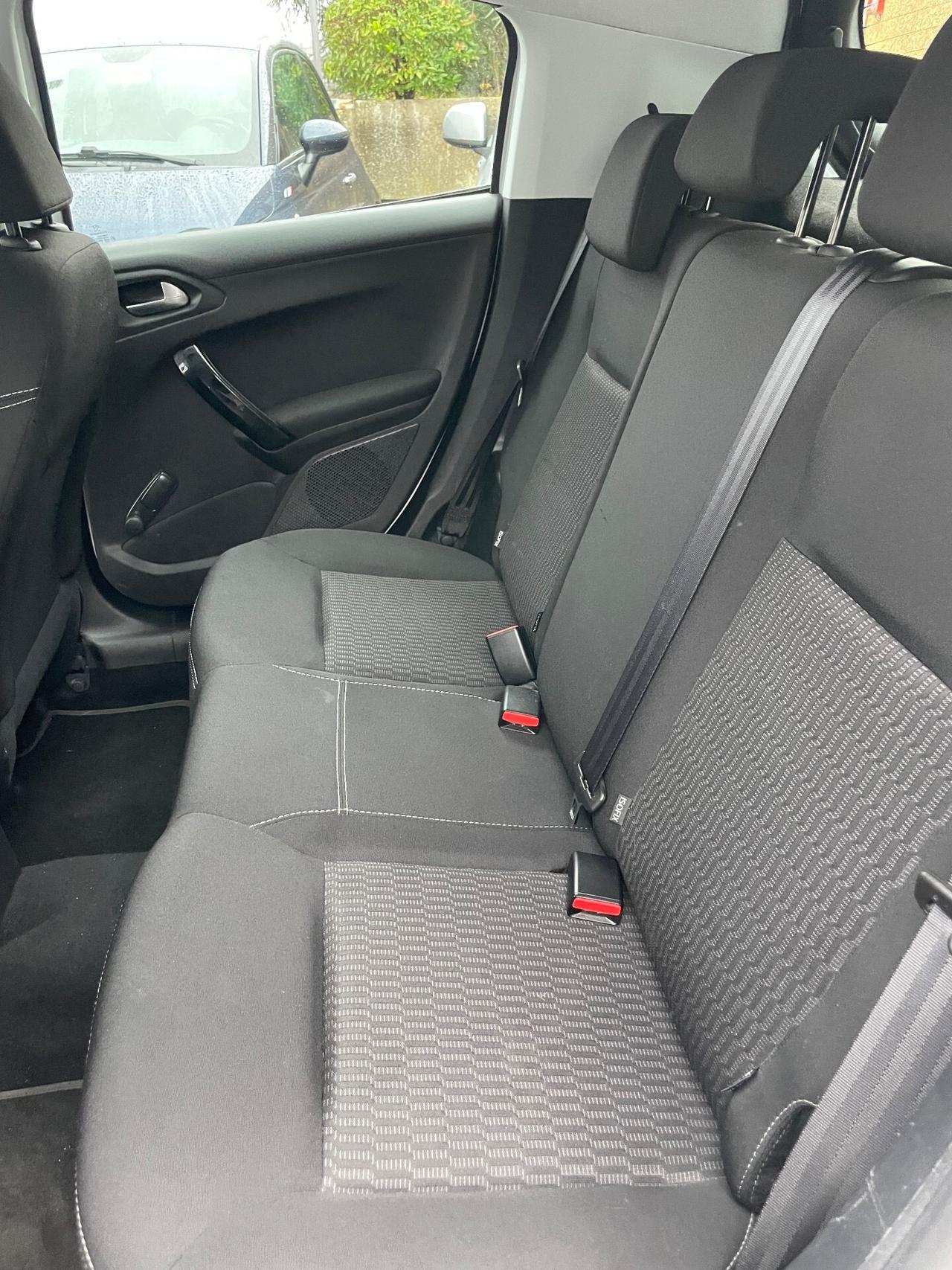 Peugeot 208 BlueHDi 75 5 porte Allure