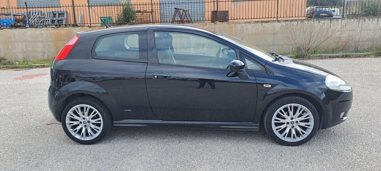 Fiat Grande Punto 1.4 Starjet 16V 3 porte Dynamic