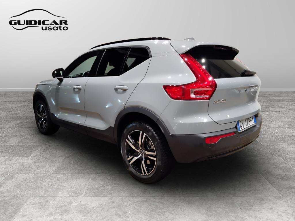 VOLVO XC40 2023 - XC40 2.0 b3 Plus Dark auto