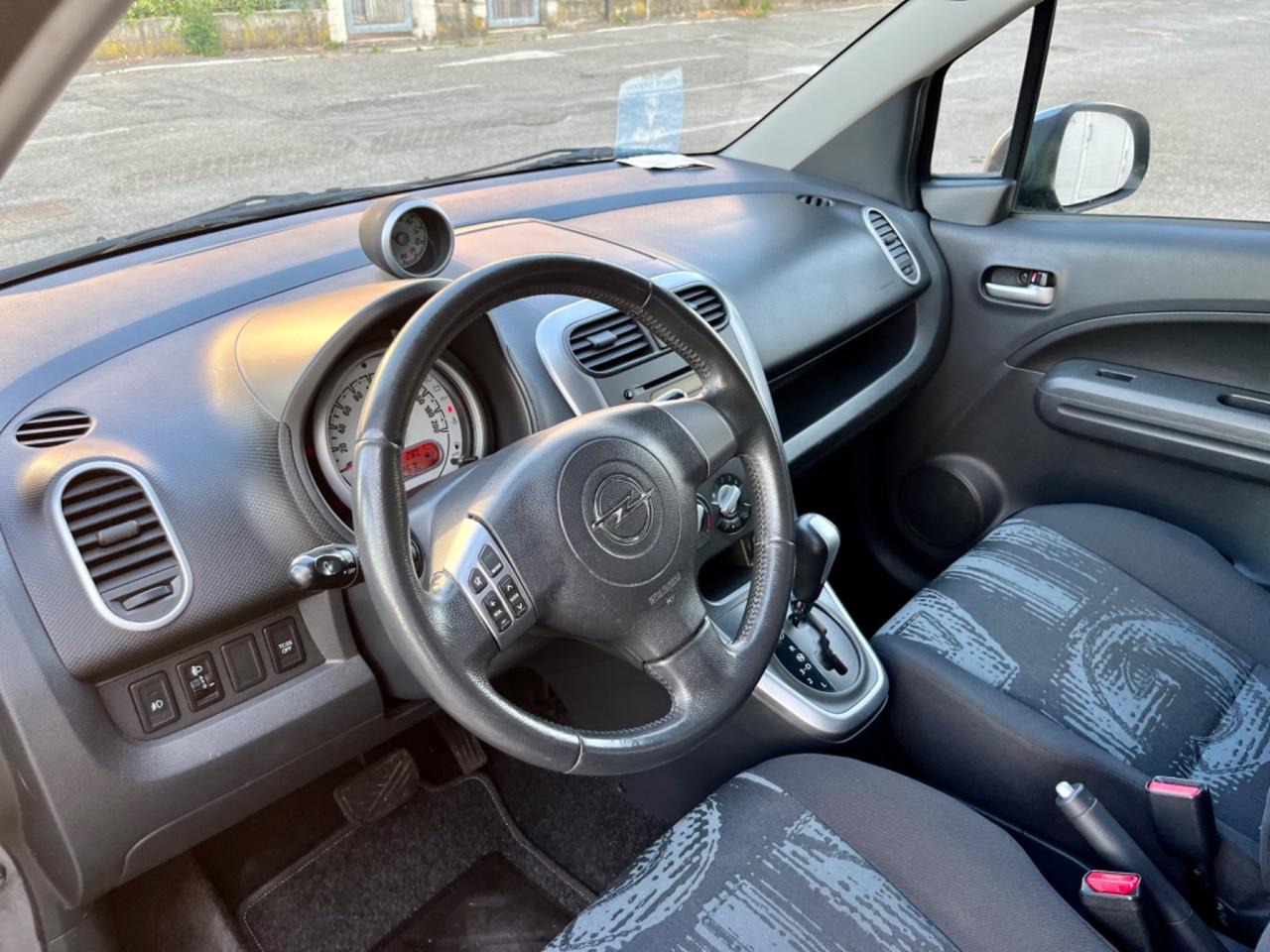 Opel Agila 1.2benz 2011 141.000km cambio automatico perfetta