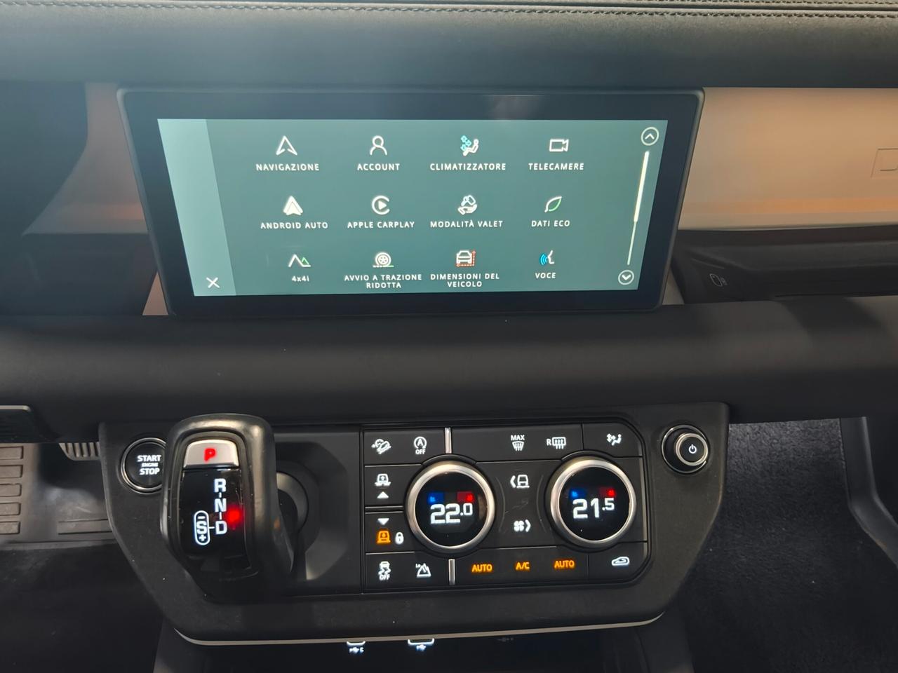 Land Rover Defender 110 3.0D I6 200 CV AWD Auto X-Dynamic SE