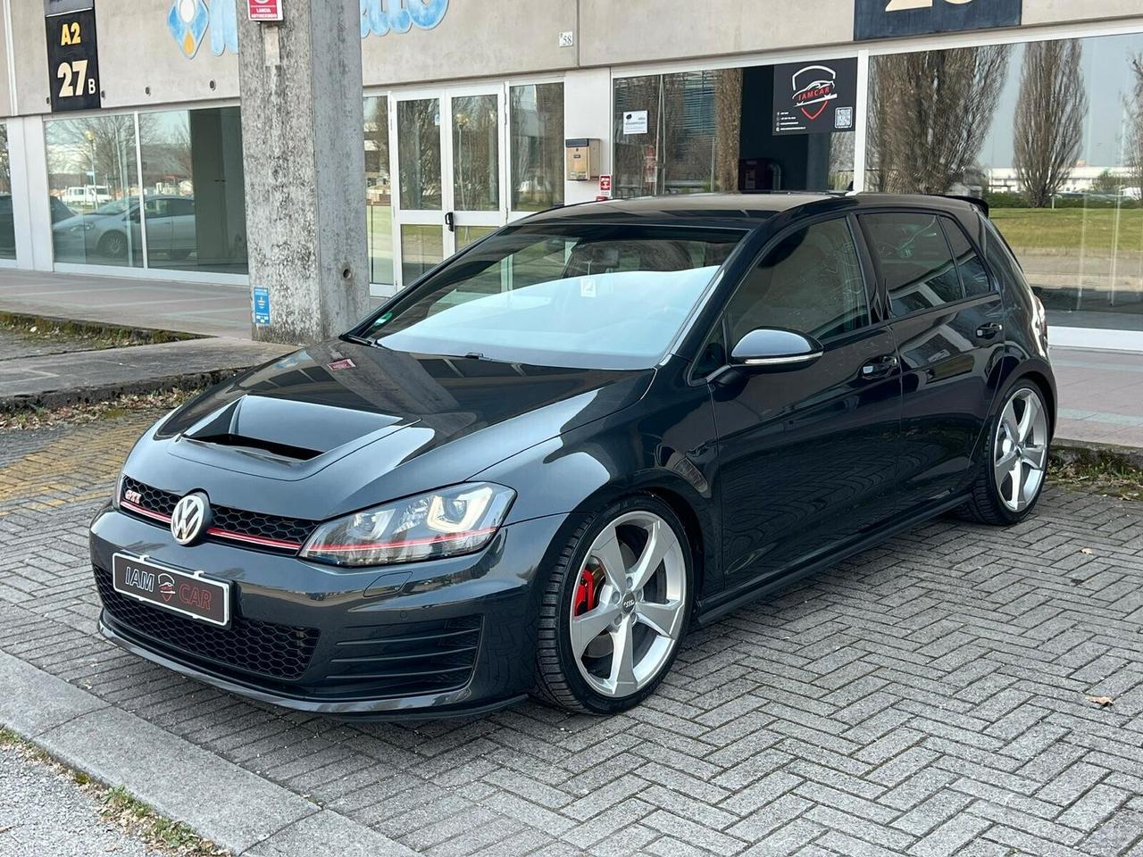 Volkswagen Golf GTI Performance 2.0 TSI DSG 230cv