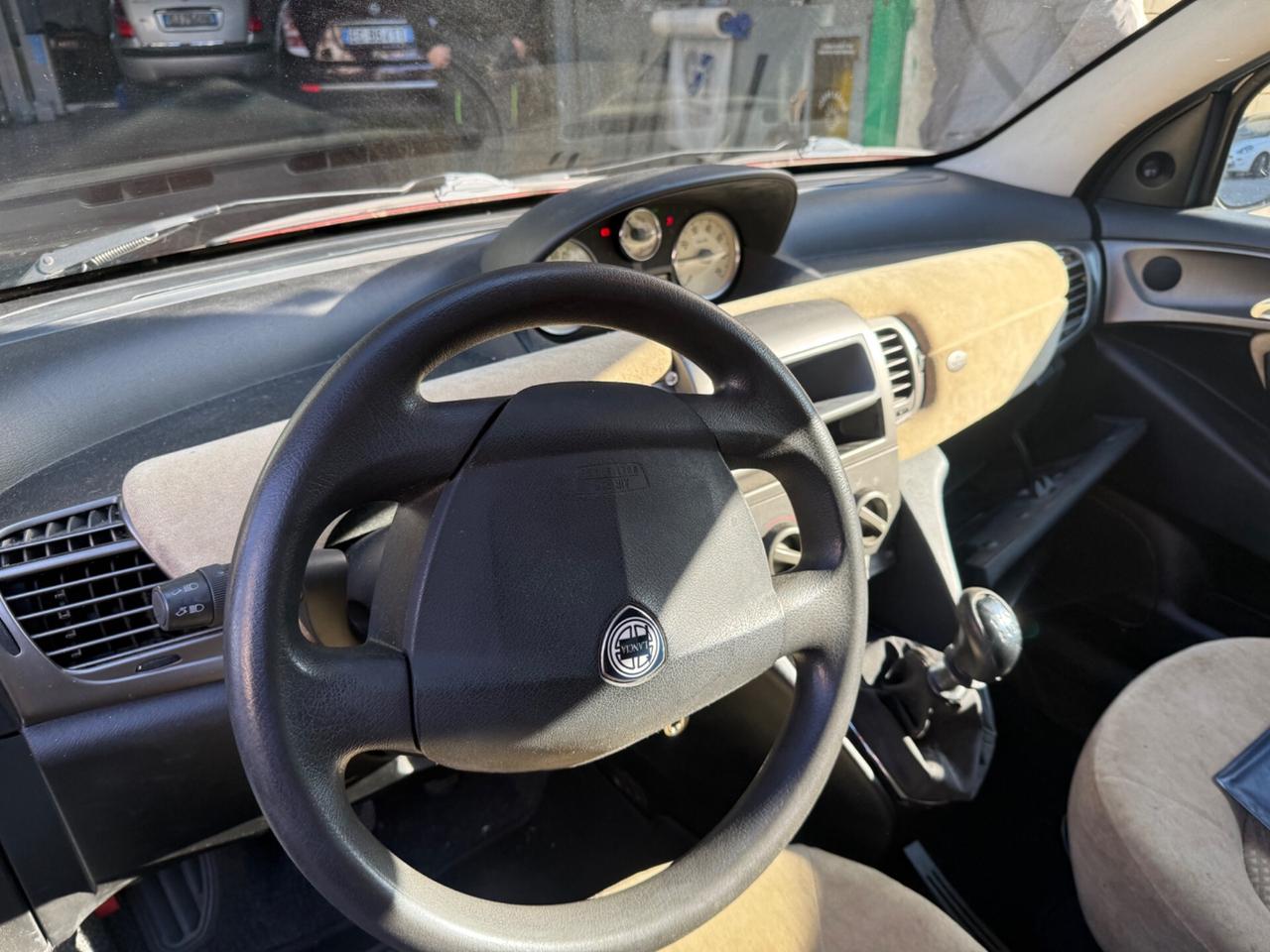 Lancia Ypsilon 1.2 16V Platino