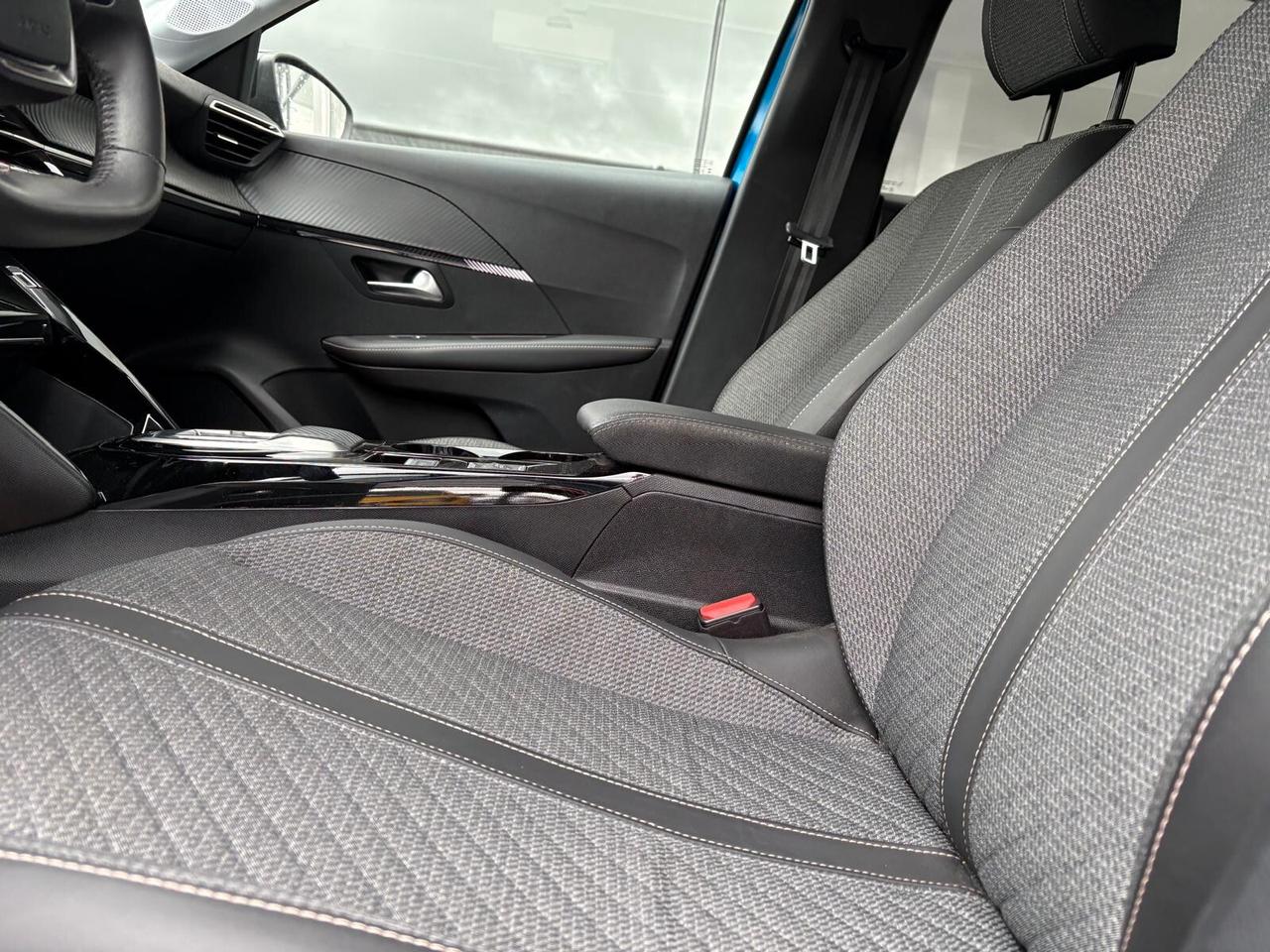 Peugeot 208 ALLURE Hybrid 110 e-DCS6 SPOTICAR