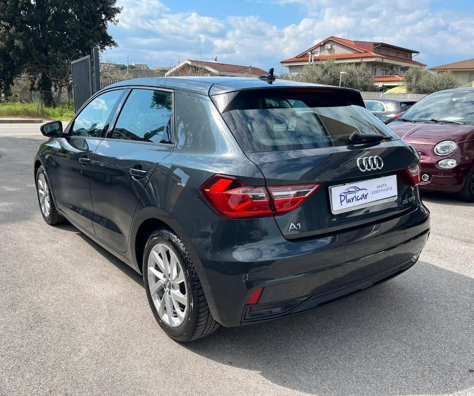 Audi A1 25 1.0 tfsi Admired