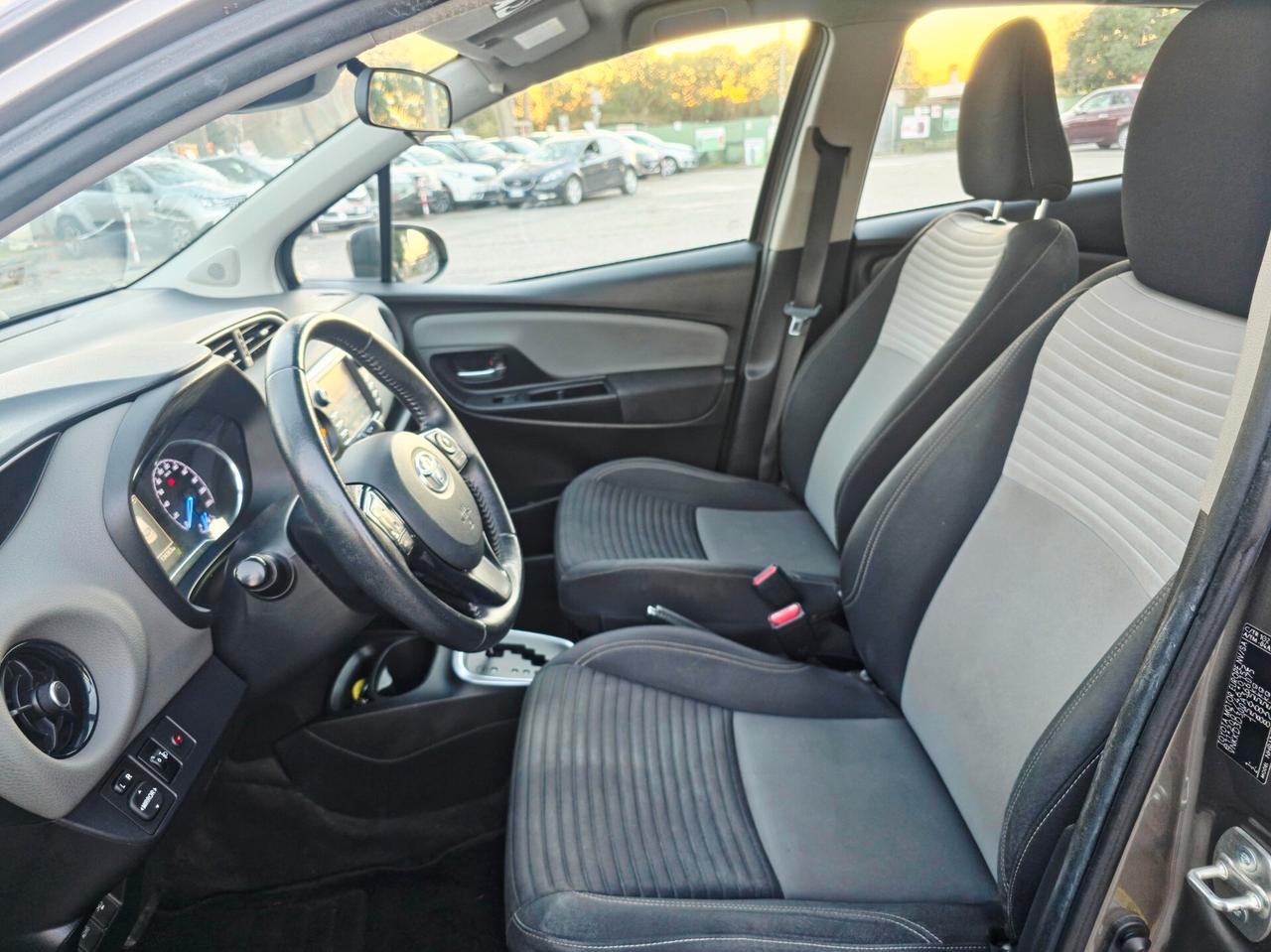 Toyota Yaris 1.5 Hybrid 5 porte Business 2017-E6B Automatico NEO