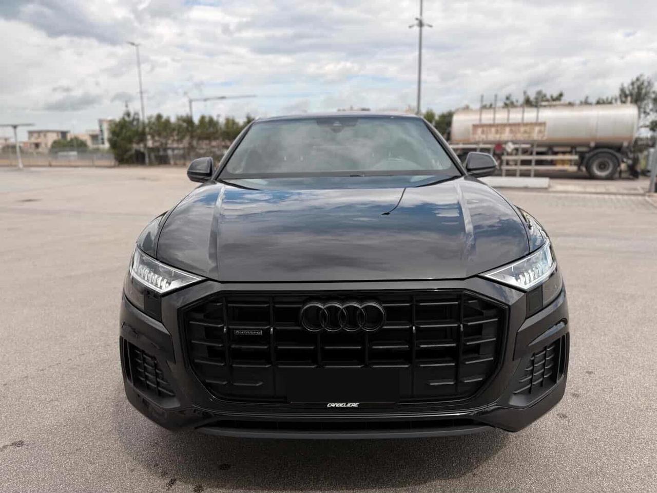Audi Q8 50 TDI IDENTITY BLACK/23" RSQ8/PELLE/S-LINE