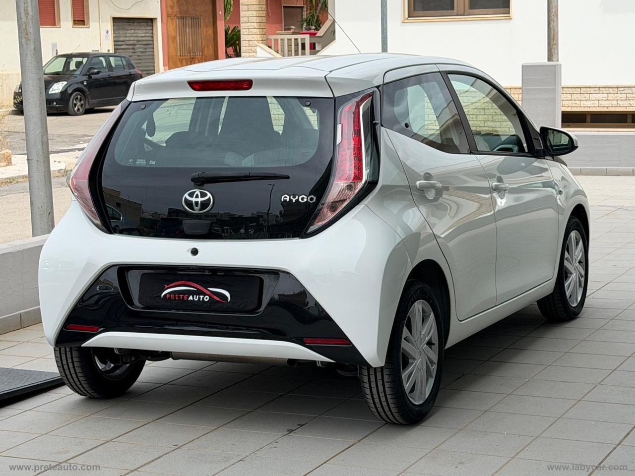 TOYOTA Aygo 1.0 VVT-i 69 CV 5p. x-cool
