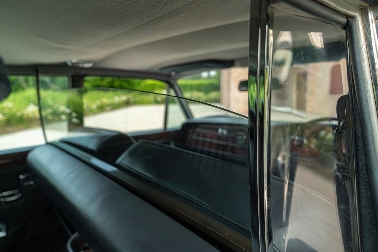 Rolls Royce Silver Wraith - ROL00023