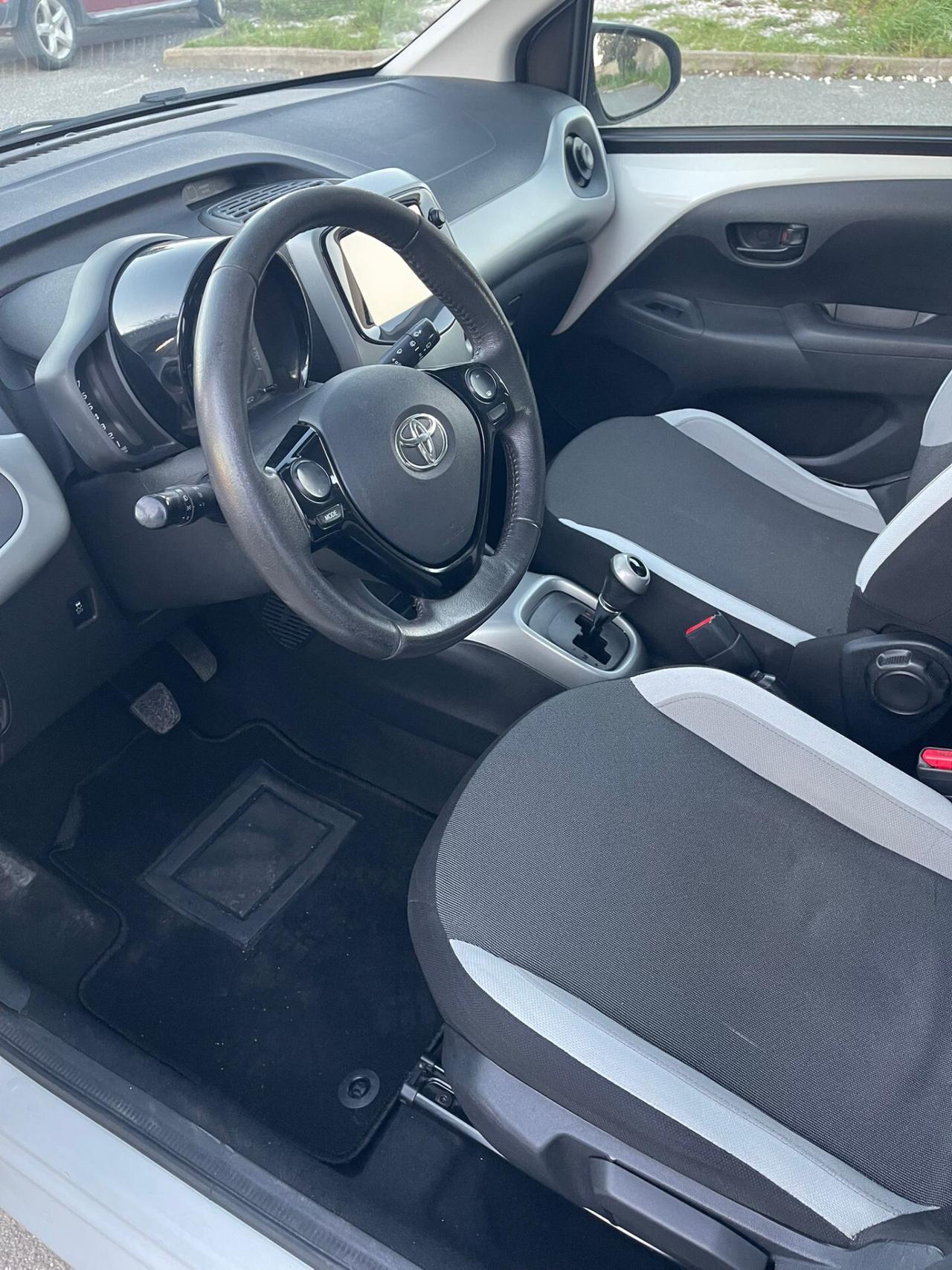 Toyota Aygo 1.0 VVT-i 69 CV 5 porte x-play