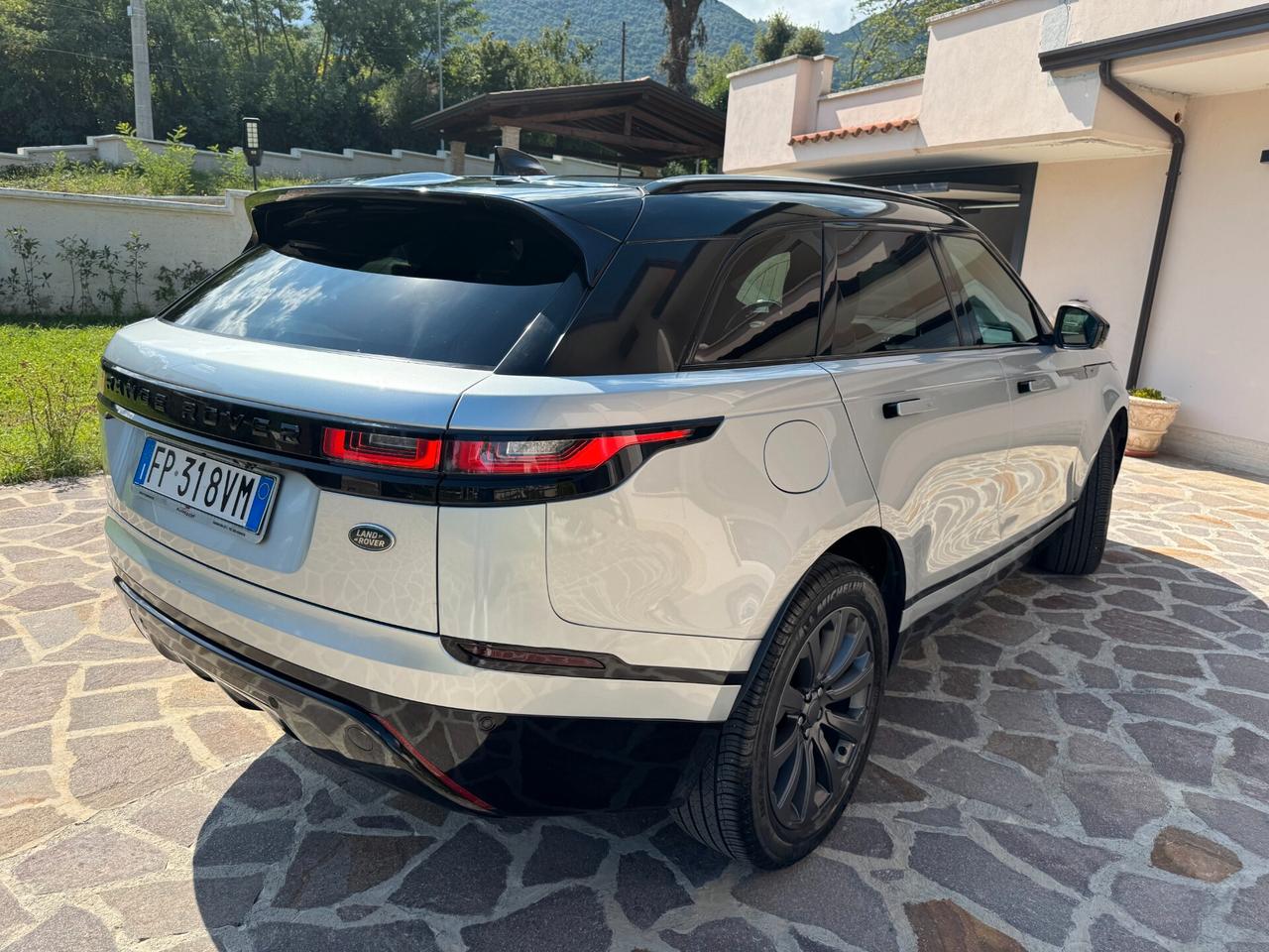 Land Rover Range Velar 2.0D I4 240 CV R-Dynamic PELLE-NAVIGATORE