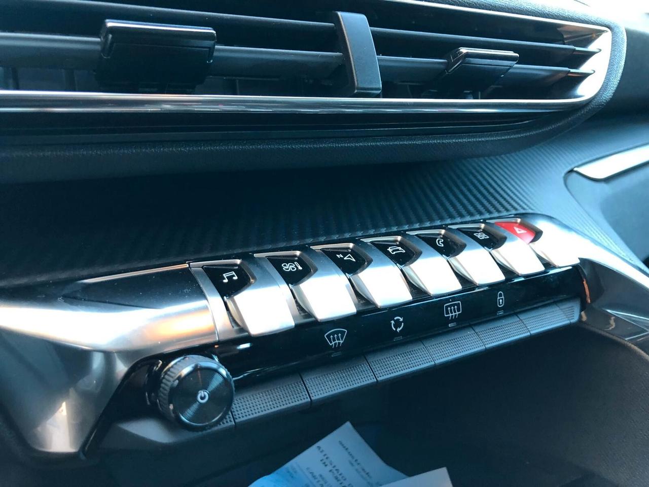 Peugeot 3008 BlueHDi 130 S&S EAT8 Active Pack